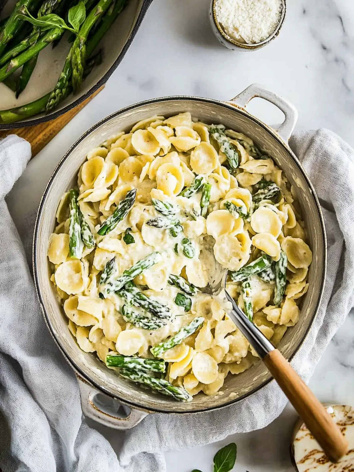 Creamy Asparagus Pasta: A Wholesome Treat You'll Crave 3 Creamy Asparagus Pasta