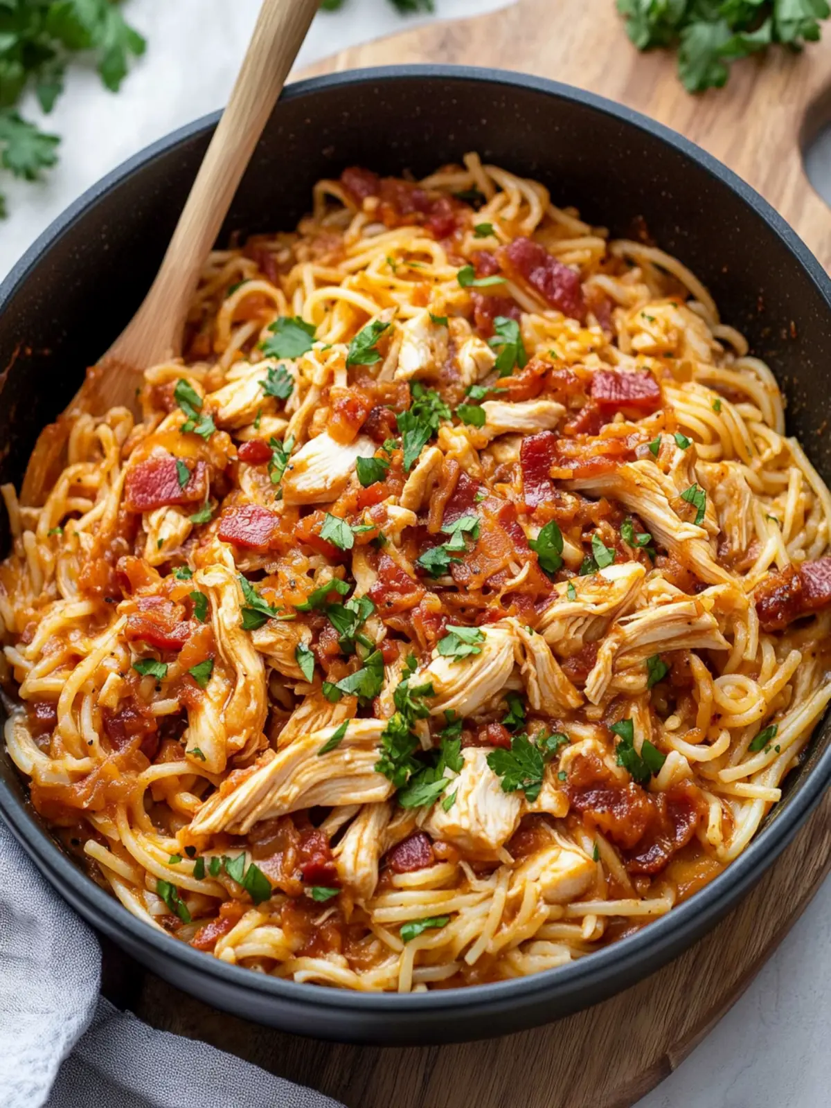 One-Pot BBQ Chicken and Bacon Pasta That Will Wow Everyone 2 One-Pot BBQ Chicken and Bacon Pasta