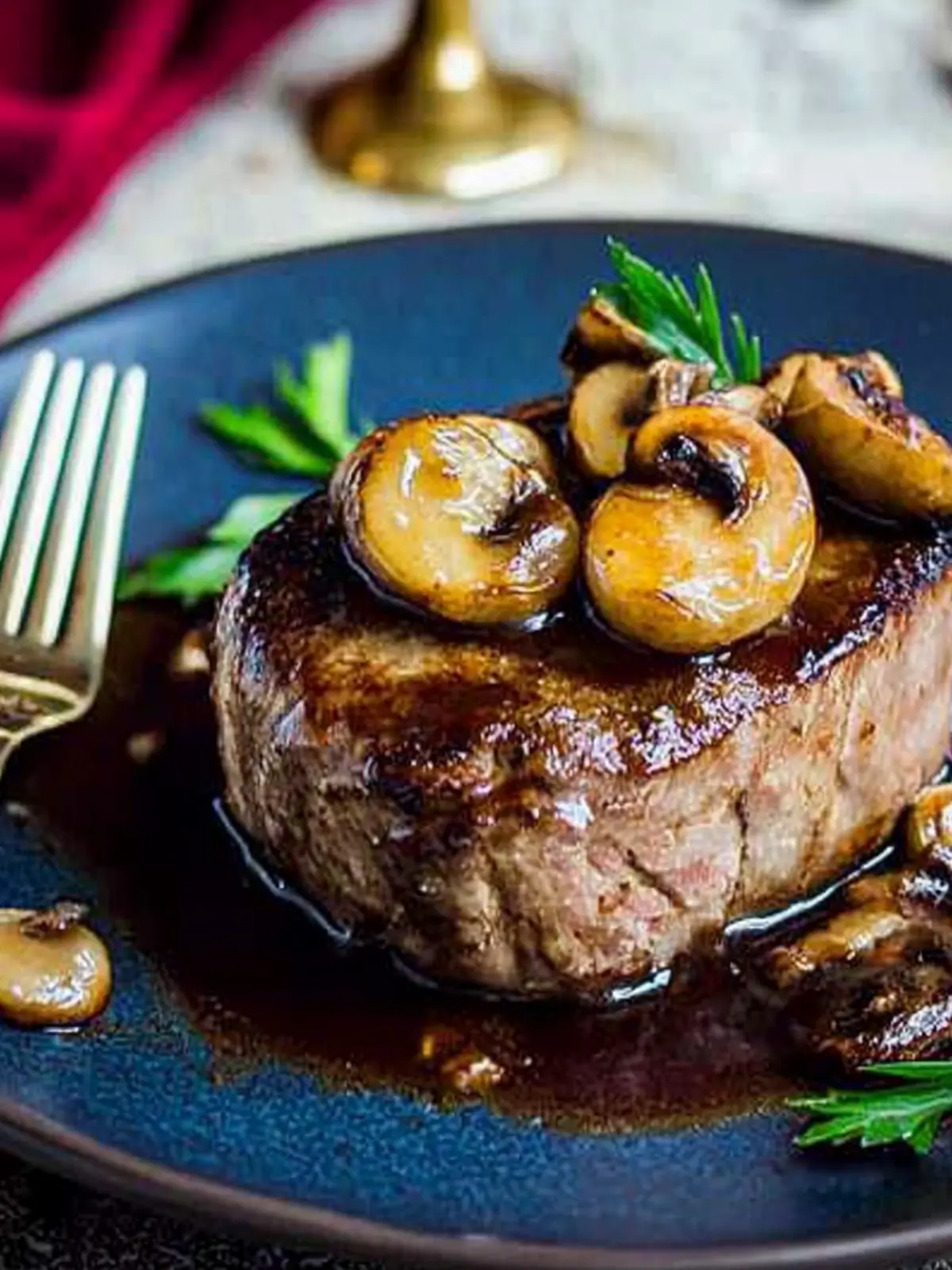 Savor Dreamy Pan-Seared Filet Mignon Bordelaise Tonight 4 Pan-Seared Filet Mignon Bordelaise
